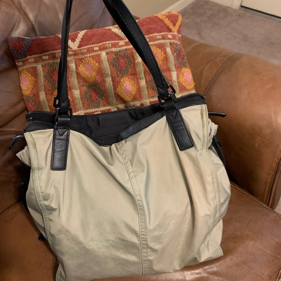 **SOLD** Burberry Buckleigh Nylon black Tote purse - Picture 5 of 16